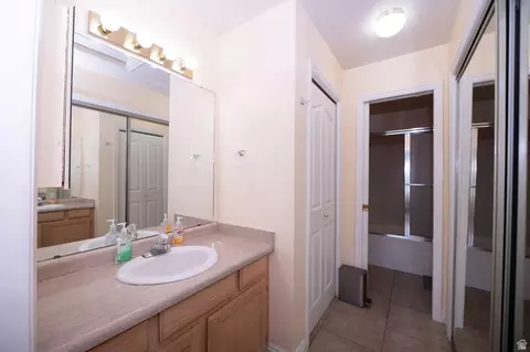 Bath - 83 W 200 N, Centerville, UT 84014 photo 4 of 6