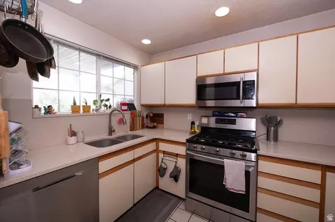 Kitchen - 83 W 200 N, Centerville, UT 84014 photo 1 of 3