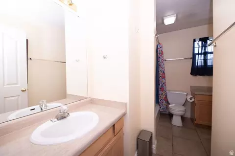 Bath - 83 W 200 N, Centerville, UT 84014 photo 2 of 6
