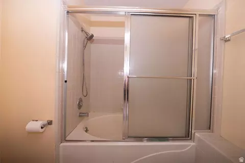 Bath - 83 W 200 N, Centerville, UT 84014 photo 5 of 6
