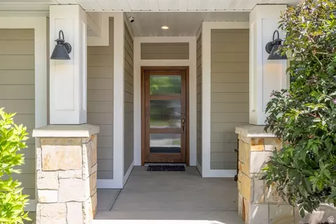 Entry Way - 1060 N 1600 E, Logan, UT 84341 photo 1 of 3