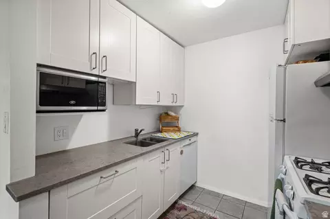 Kitchen - 5505 S Willow Ln E #E, Murray, UT 84107 photo 3 of 3