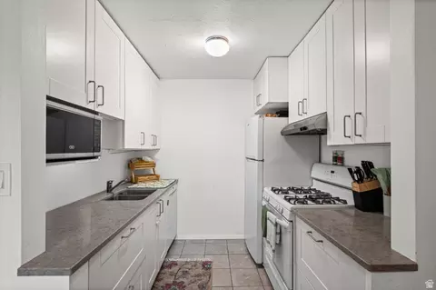 Kitchen - 5505 S Willow Ln E #E, Murray, UT 84107 photo 1 of 3