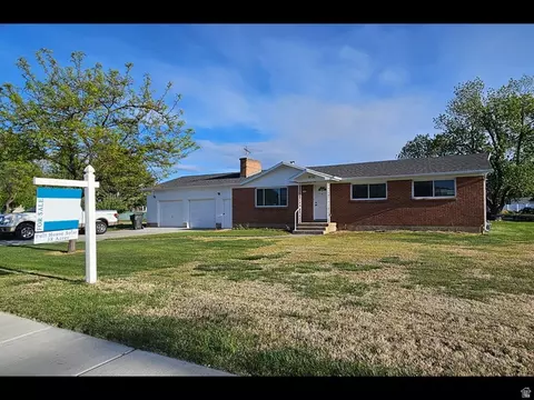 2132 W 800 N, Clinton, UT 84015