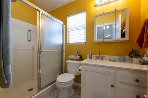 Bath - 1360 E Telegraph St #6, Washington, UT 84780 photo 2 of 2