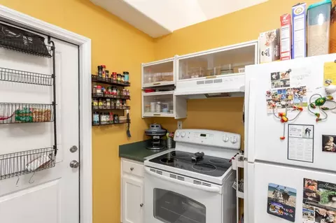 Kitchen - 1360 E Telegraph St #6, Washington, UT 84780 photo 3 of 3