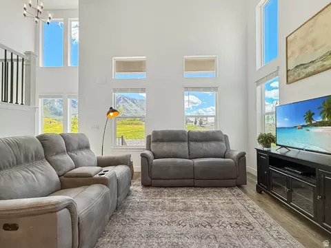 Living - 641 W Desert Willow Dr, Mapleton, UT 84664 photo 4 of 5