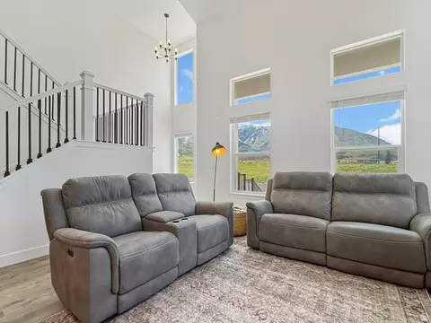 Living - 641 W Desert Willow Dr, Mapleton, UT 84664 photo 3 of 5