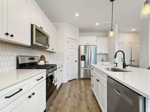 Kitchen - 641 W Desert Willow Dr, Mapleton, UT 84664 photo 2 of 4