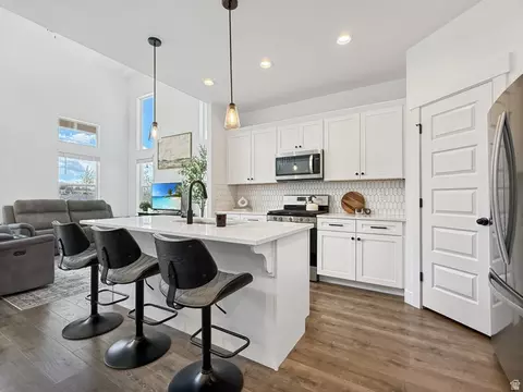 Kitchen - 641 W Desert Willow Dr, Mapleton, UT 84664 photo 3 of 4