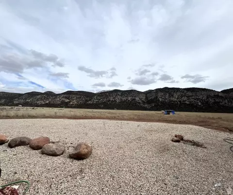 1913 S Badger Way, New Harmony, UT 84757
