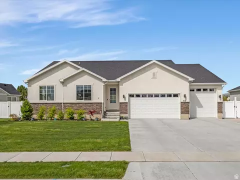 719 N 3500 W St W, Layton, UT 84041