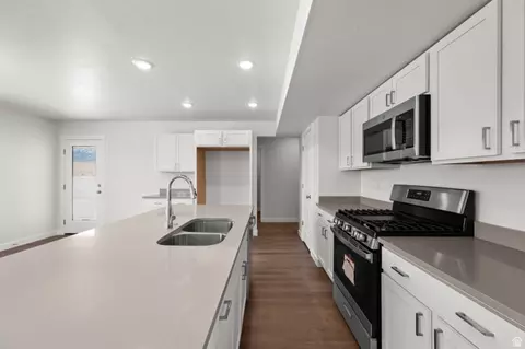 Kitchen - 1554 E Pheasant Rd, Eagle Mountain, UT 84005 photo 1 of 3