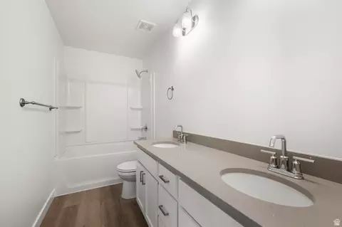 Bath - 1554 E Pheasant Rd, Eagle Mountain, UT 84005 photo 3 of 4