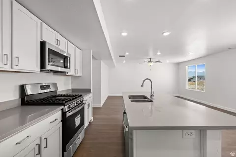 Kitchen - 1554 E Pheasant Rd, Eagle Mountain, UT 84005 photo 2 of 3