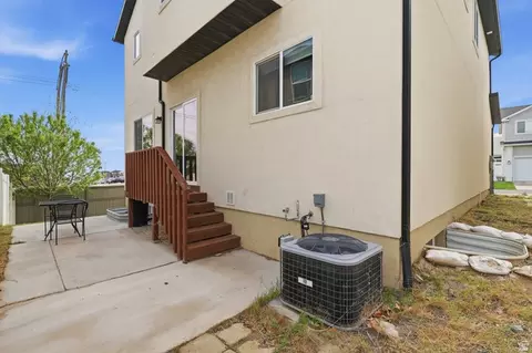 Exterior - 7152 N Brook Rdg, Eagle Mountain, UT 84005 photo 2 of 3