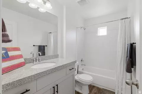 Bath - 7152 N Brook Rdg, Eagle Mountain, UT 84005 photo 3 of 3