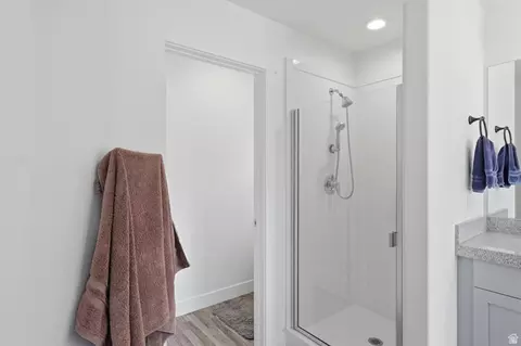 Bath - 7152 N Brook Rdg, Eagle Mountain, UT 84005 photo 2 of 3