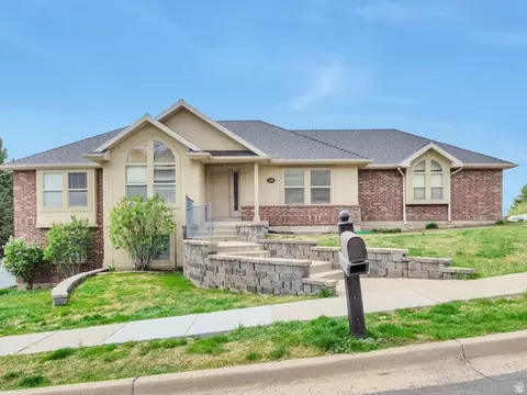 2895 N 2225 St E, Layton, UT 84040