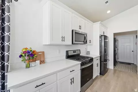 Kitchen - 117 Eagle Way, Preston, ID 83263 photo 3 of 4