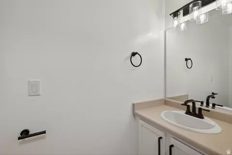 Bath - 382 E Pueblo Ct, Moab, UT 84532 photo 1 of 3