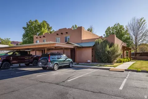 Exterior - 382 E Pueblo Ct, Moab, UT 84532 photo 6 of 7
