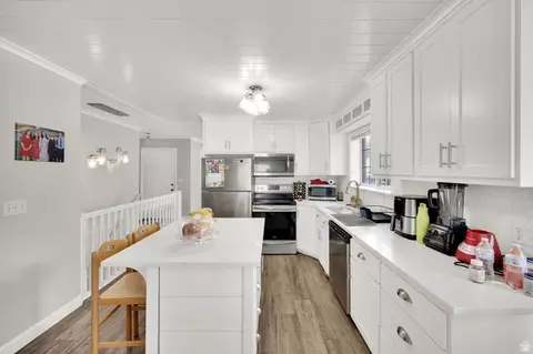 Kitchen - 554 S 70 E, Orem, UT 84058 photo 3 of 6