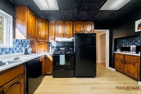 Kitchen - 170 E 100 N, Kanab, UT 84741 photo 3 of 11