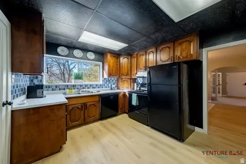 Kitchen - 170 E 100 N, Kanab, UT 84741 photo 1 of 11