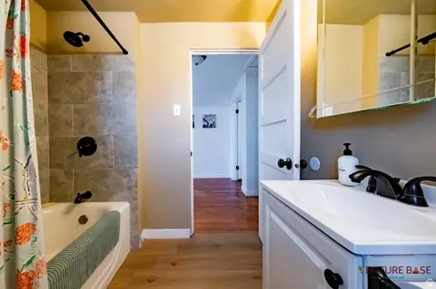 Bath - 170 E 100 N, Kanab, UT 84741 photo 2 of 5