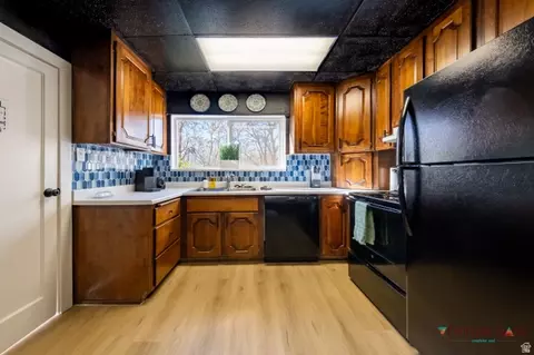 Kitchen - 170 E 100 N, Kanab, UT 84741 photo 2 of 11