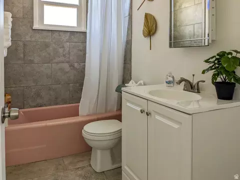 Bath - 170 E 100 N, Kanab, UT 84741 photo 5 of 5