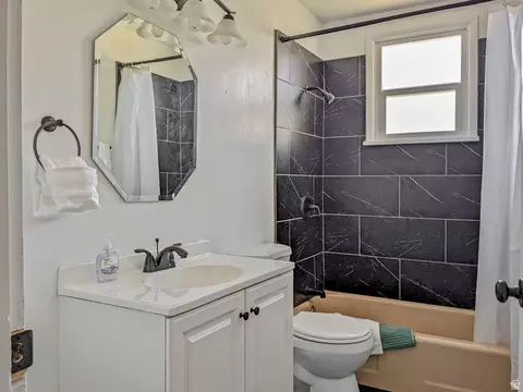 Bath - 170 E 100 N, Kanab, UT 84741 photo 4 of 5