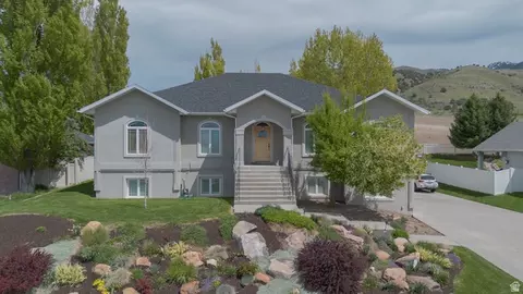 122 N Hillside Dr E, Smithfield, UT 84335