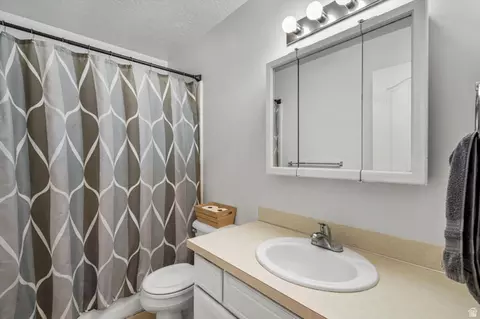 Bath - 1027 E Sara Ln S, Ogden, UT 84404 photo 1 of 2