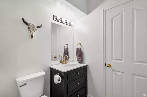 Bath - 1027 E Sara Ln S, Ogden, UT 84404 photo 2 of 2