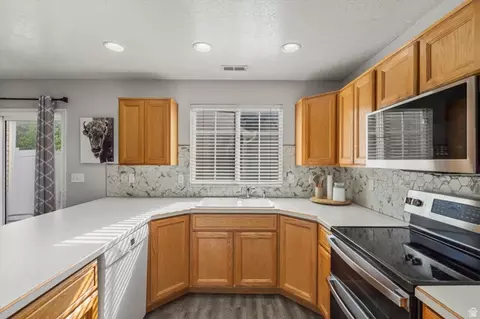 Kitchen - 1027 E Sara Ln S, Ogden, UT 84404 photo 2 of 2
