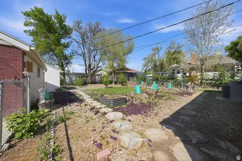 Exterior - 205 E 7660 S, Midvale, UT 84047 photo 3 of 5