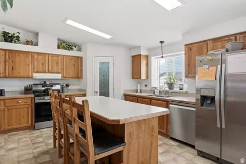 Kitchen - 1637 E Midvalley Rd, Enoch, UT 84721 photo 3 of 7