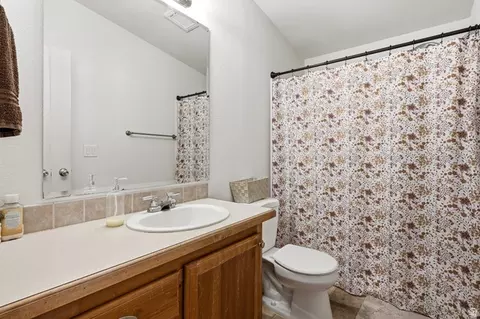 Bath - 1637 E Midvalley Rd, Enoch, UT 84721 photo 3 of 3