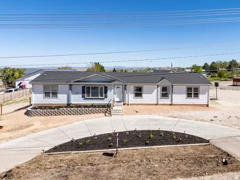 Exterior - 1637 E Midvalley Rd, Enoch, UT 84721 photo 6 of 9