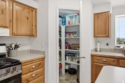 Kitchen - 1637 E Midvalley Rd, Enoch, UT 84721 photo 6 of 7