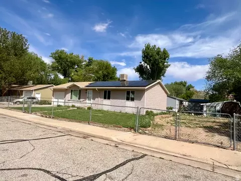 Exterior - 658 Bartlett St, Moab, UT 84532 photo 5 of 12