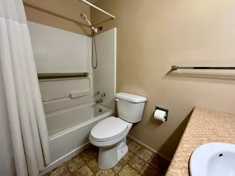 Bath - 658 Bartlett St, Moab, UT 84532 photo 1 of 2
