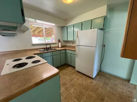Kitchen - 658 Bartlett St, Moab, UT 84532 photo 2 of 2