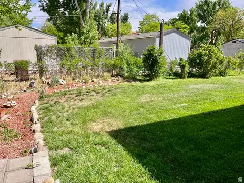 Exterior - 658 Bartlett St, Moab, UT 84532 photo 8 of 12