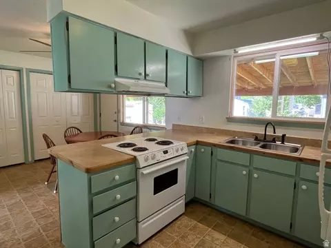 Kitchen - 658 Bartlett St, Moab, UT 84532 photo 1 of 2