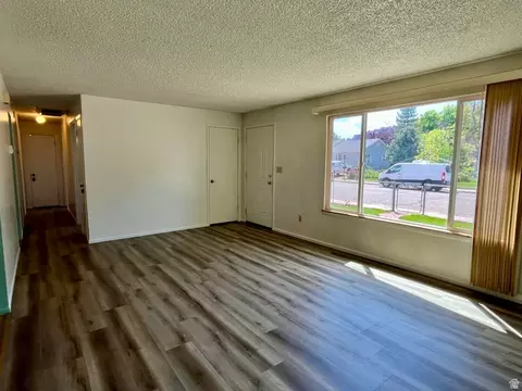 Living - 658 Bartlett St, Moab, UT 84532 photo 2 of 3