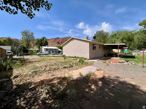 Exterior - 658 Bartlett St, Moab, UT 84532 photo 11 of 12