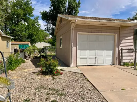 Exterior - 658 Bartlett St, Moab, UT 84532 photo 6 of 12
